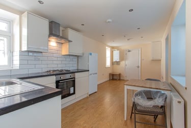 2 bed house, The Walk, City Centre, Cardiff, CF243AF - Image 1
